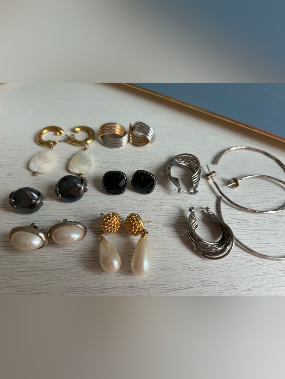 Mixed Set of Women's Earrings in Pearl, Gold and Silver